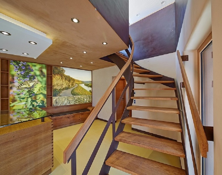 Eichenholz-Treppe und -Inneneinrichtung