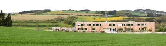 Landschaftsblick mit dem Gebäude
