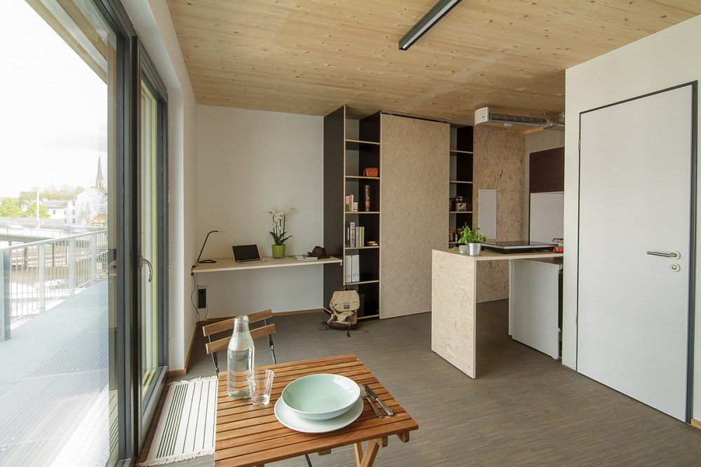 Eichenholzparkett in Apartments und Treppenhaus