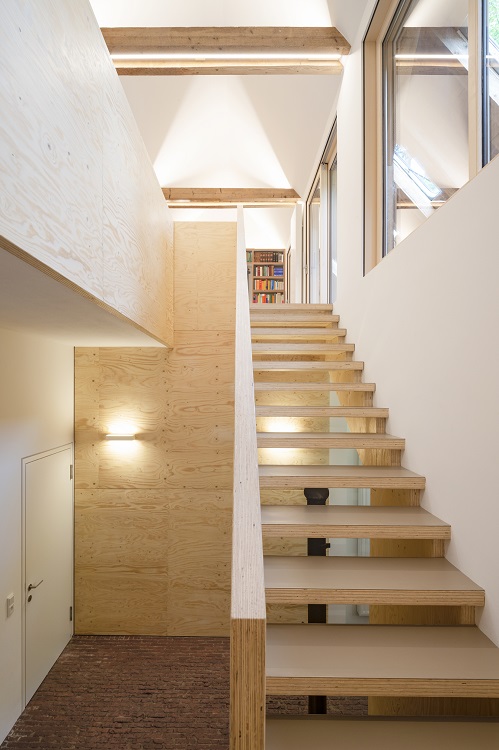 Treppenanlage aus Holzfurnierschichttafeln